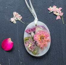 Load image into Gallery viewer, Oval Botanical Wax Sachet, Blushing Rosewood