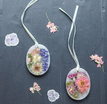 Load image into Gallery viewer, Oval Botanical Wax Sachet, Blushing Rosewood