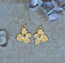 Load image into Gallery viewer, Emilie Shapiro Hydrangea Earrings