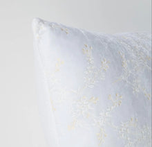 Load image into Gallery viewer, IN STOCK Bella Notte Linens Lynette 15x24 Throw Pillow, White