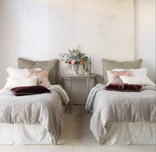 Load image into Gallery viewer, IN STOCK Bella Notte Linens Ines Duvet Cover (White, Queen)