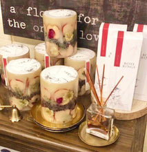 Load image into Gallery viewer, Spicy Apple Botanical Candle, 6.5"