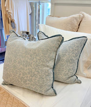 Load image into Gallery viewer, IN STOCK Bella Notte Linens Vienna 18"x18" Throw Pillow, Cloud