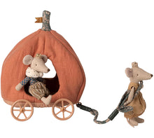Load image into Gallery viewer, Maileg Pumpkin Carriage