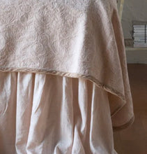 Load image into Gallery viewer, IN STOCK Bella Notte Linens Adele Throw Blanket, Pearl