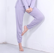 Load image into Gallery viewer, PJ Harlow Dena Ribbed Sweatpant (Pearl, Morning Blue)