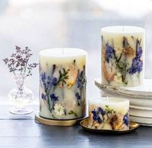 Load image into Gallery viewer, Vanilla Rain Petite Oval Botanical Candle,