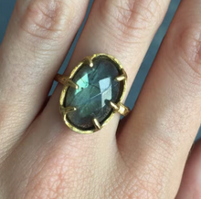 Load image into Gallery viewer, Emilie Shapiro Goddess Labradorite Ring