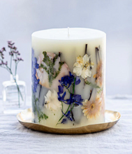 Load image into Gallery viewer, Vanilla Rain Botanical Candle, 5.5”