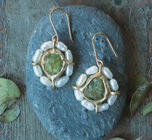 Load image into Gallery viewer, Emilie Shapiro Water Lily Earrings