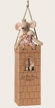 Load image into Gallery viewer, Maileg Queen Mouse, Mom In Castle