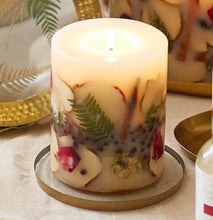 Load image into Gallery viewer, Spicy Apple Botanical Candle, 5.5"