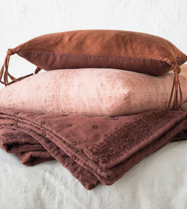 Bella Notte Linens Ines Throw Blanket