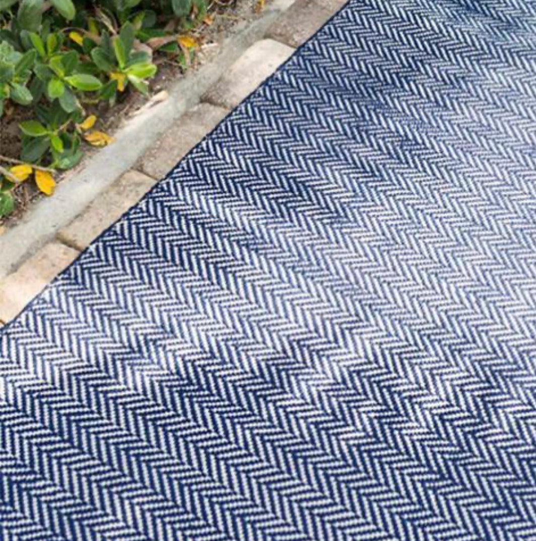 Dash & Albert Herringbone Light Blue/Ivory Indoor/Outdoor Rug 2' x 3