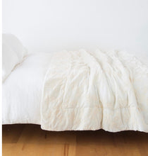 Load image into Gallery viewer, IN STOCK Bella Notte Linens Lynette Bed End Blanket:  Honeycomb, Winter White
