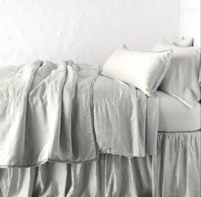 Load image into Gallery viewer, Bella Notte Linens Paloma Blanket

