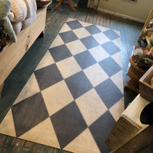 Load image into Gallery viewer, Spicher and Company &quot;Williamsburg Diamond&quot; Vinyl Floor Mat, 3&#39;2&quot; x 4&#39;8&quot;
