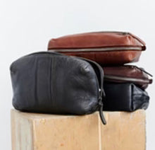 Load image into Gallery viewer, Dale Leather Travel Kit (2 Colors)
