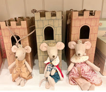 Load image into Gallery viewer, Maileg Queen Mouse, Mom In Castle
