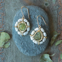 Load image into Gallery viewer, Emilie Shapiro Water Lily Earrings
