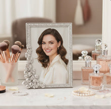 Load image into Gallery viewer, Olivia Riegel Evelyn Frame (Gold, Silver), 5x7 Photo
