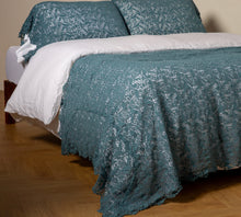 Load image into Gallery viewer, Bella Notte Linens Allora Bed Scarf
