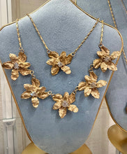 Load image into Gallery viewer, Emilie Shapiro Starflower Necklace
