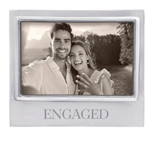 Load image into Gallery viewer, Mariposa Engaged Signature 4x6 Frame
