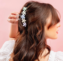 Load image into Gallery viewer, Daisy Hair Clip (2 Colors)
