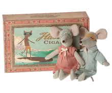 Load image into Gallery viewer, Maileg Mom and Dad Mice in Cigar Box
