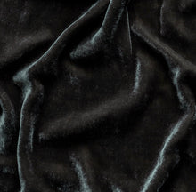 Load image into Gallery viewer, Bella Notte Linens Carmen Blanket (Bed End Blanket, Throw Blanket)
