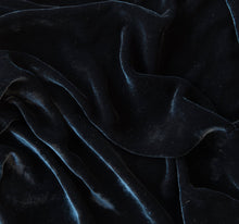 Load image into Gallery viewer, Bella Notte Linens Carmen Blanket
