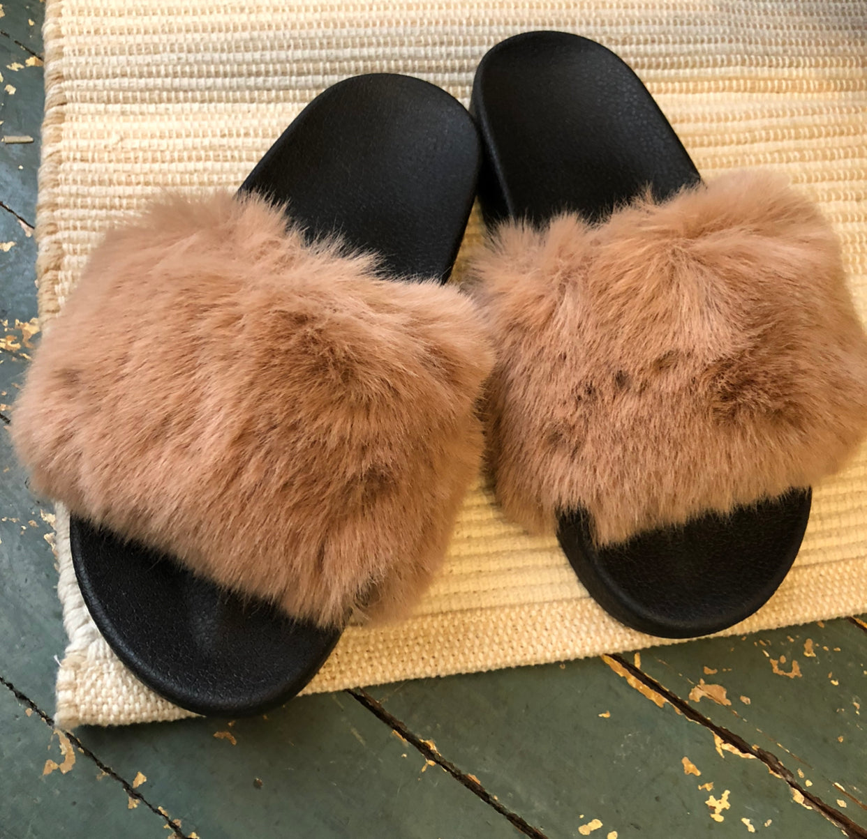 Faux fur hot sale strap slides