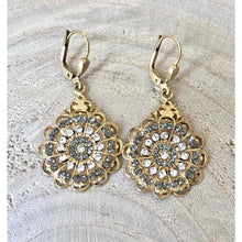 Load image into Gallery viewer, Crystal Lori Earring

