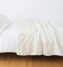 Load image into Gallery viewer, Bella Notte Linens Lynette Blanket (Bed End Blanket, Throw Blanket)
